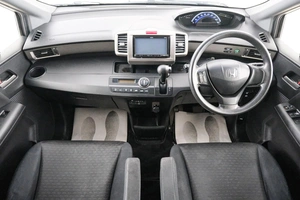 Минивэн Honda Freed 2013 года, 1049000 рублей, Красноярск