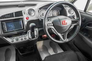 Минивэн Honda Stream 2007 года, 1039000 рублей, Барнаул