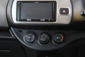 Хетчбэк Toyota Vitz 2016 года, 1129000 рублей, Омск