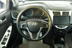 Седан Hyundai Solaris 2011 года, 879000 рублей, Омск