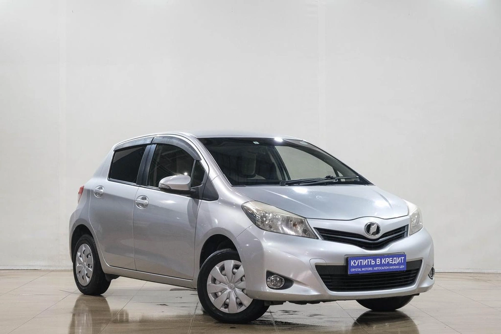 Хетчбэк Toyota Vitz 2013 года, 699000 рублей, Новокузнецк