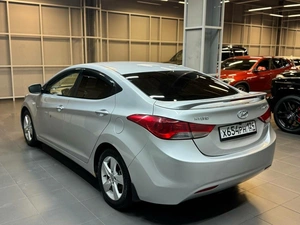 Седан Hyundai Elantra 2011 года, 1047000 рублей, Красноярск