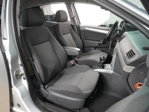 Хетчбэк Opel Astra 2010 года, 549000 рублей, Воронеж