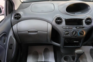 Хетчбэк Toyota Vitz 2001 года, 339000 рублей, Омск
