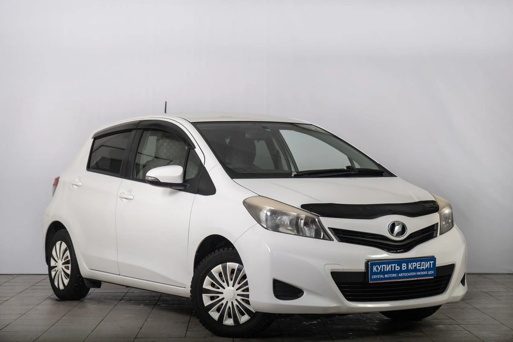 Хетчбэк Toyota Vitz 2013 года, 739000 рублей, Томск