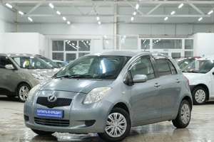 Хетчбэк Toyota Vitz 2007 года, 619000 рублей, Омск