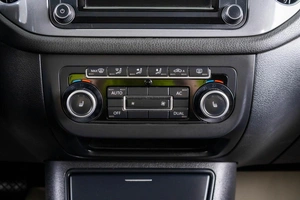 Внедорожник Volkswagen Tiguan 2011 года, 1329000 рублей, Пермь