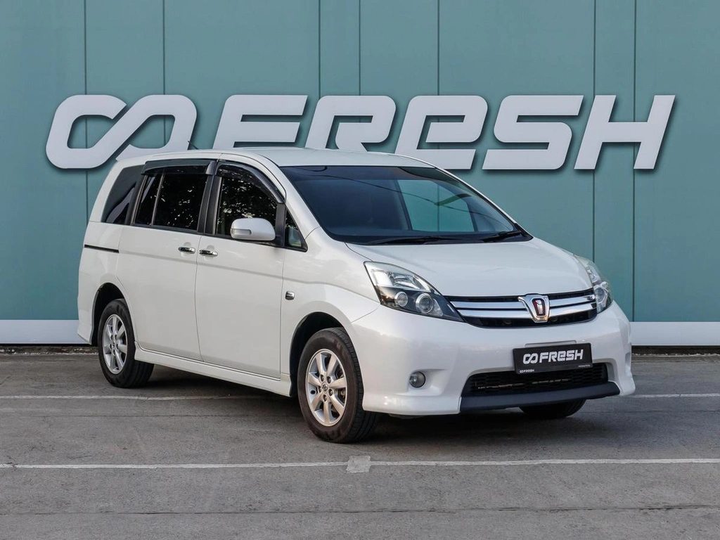 Минивэн Toyota Isis 2012 года, 1550000 рублей, Большой Сочи