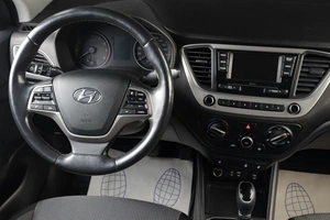 Седан Hyundai Solaris 2017 года, 1259000 рублей, Тюмень