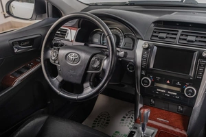 Седан Toyota Camry 2013 года, 1669000 рублей, Томск