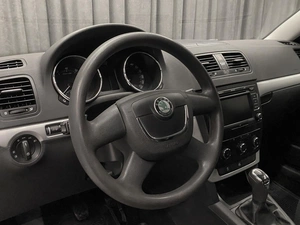 Внедорожник Skoda Yeti 2011 года, 890000 рублей, Красноярск