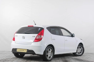 Хетчбэк Hyundai i30 2011 года, 599000 рублей, Кемерово