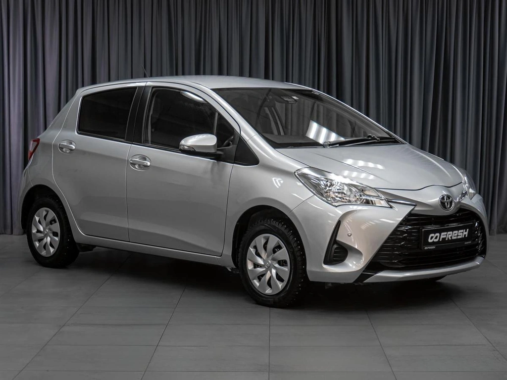 Хетчбэк Toyota Vitz 2017 года, 929000 рублей, Тюмень