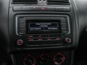 Седан Volkswagen Polo 2019 года, 1379000 рублей, Красноярск