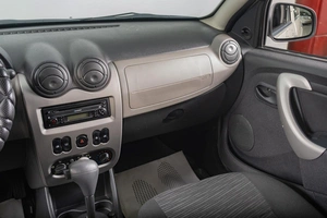 Хетчбэк Renault Sandero 2011 года, 689000 рублей, Томск