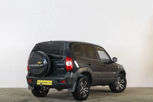 Внедорожник Chevrolet Niva 2018 года, 749000 рублей, Тюмень