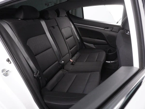 Седан Hyundai Elantra 2017 года, 1309000 рублей, Красный Пахарь
