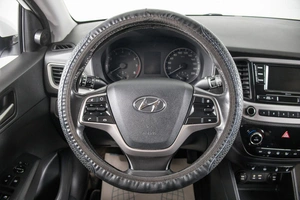 Седан Hyundai Solaris 2017 года, 989000 рублей, Пермь