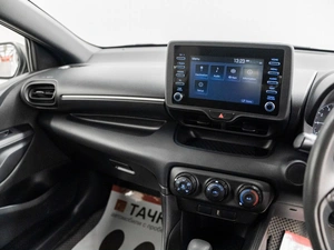 Хетчбэк Toyota Yaris 2020 года, 1120000 рублей, Красноярск