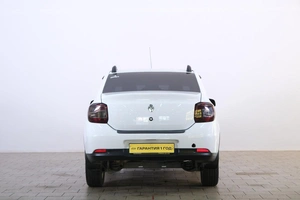 Седан Renault Logan 2016 года, 549000 рублей, Омск