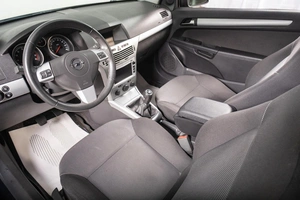 Хетчбэк Opel Astra GTC 2010 года, 559000 рублей, Томск
