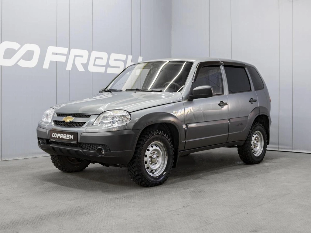 Внедорожник Chevrolet Niva 2013 года, 510000 рублей, Омск