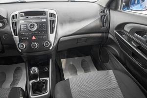 Хетчбэк Kia Ceed 2011 года, 839000 рублей, Барнаул