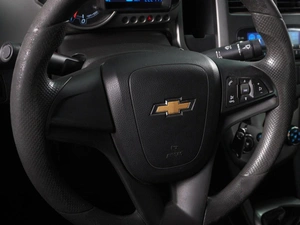 Седан Chevrolet Aveo 2012 года, 610000 рублей, Красный Пахарь