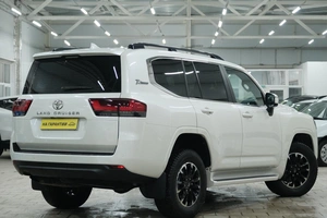 Внедорожник Toyota Land Cruiser 2022 года, 11889000 рублей, Омск