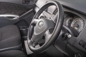 Минивэн Toyota Isis 2011 года, 1449000 рублей, Томск