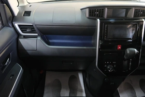 Минивэн Toyota Roomy 2017 года, 999000 рублей, Омск