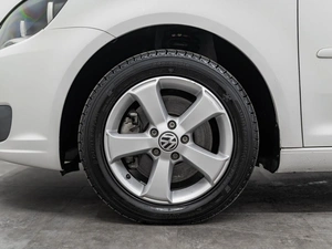 Минивэн Volkswagen Touran 2012 года, 1000000 рублей, Красноярск