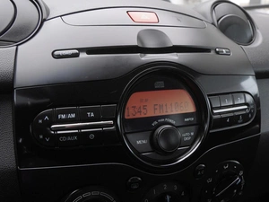 Хетчбэк Mazda 2 2011 года, 855000 рублей, Волгоград