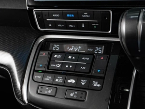 Минивэн Honda Stepwgn Spada 2017 года, 2459000 рублей, Тюмень