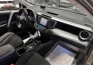 Внедорожник Toyota RAV4 2017 года, 2497000 рублей, Красноярск