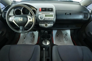Хетчбэк Honda Jazz 2006 года, 679000 рублей, Омск