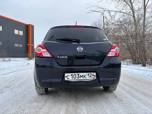 Хетчбэк Nissan Tiida 2010 года, 750000 рублей, Красноярск
