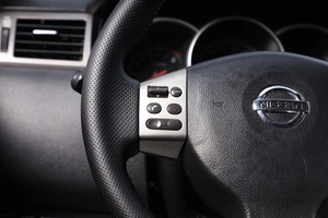 Хетчбэк Nissan Tiida 2011 года, 639000 рублей, Новосибирск