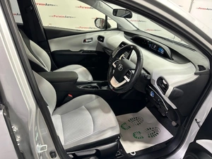 Лифтбек Toyota Prius 2016 года, 1465000 рублей, Красноярск