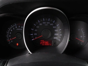 Седан Kia Rio 2013 года, 970000 рублей, Красный Пахарь