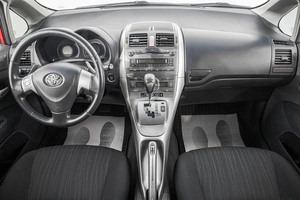 Хетчбэк Toyota Auris 2007 года, 699000 рублей, Барнаул