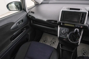 Минивэн Toyota Wish 2012 года, 1249000 рублей, Красноярск