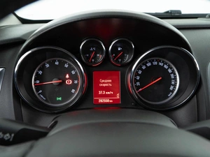 Универсал Opel Astra 2013 года, 749050 рублей, Москва