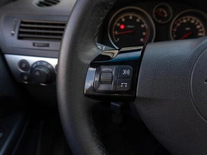 Седан Opel Astra 2013 года, 899000 рублей, Саратов