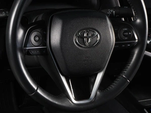 Седан Toyota Camry 2023 года, 3570000 рублей, Красный Пахарь