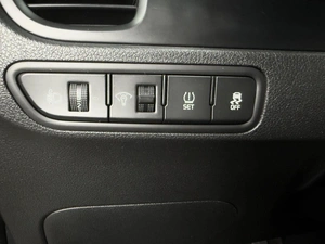 Хетчбэк Kia Rio X-Line 2019 года, 1620000 рублей, Нижневартовск