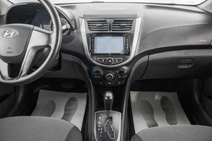 Седан Hyundai Solaris 2013 года, 849000 рублей, Барнаул