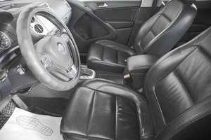 Внедорожник Volkswagen Tiguan 2010 года, 1099000 рублей, Кемерово