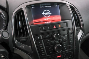 Седан Opel Astra 2014 года, 929000 рублей, Красноярск