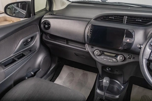 Хетчбэк Toyota Vitz 2017 года, 1279000 рублей, Томск